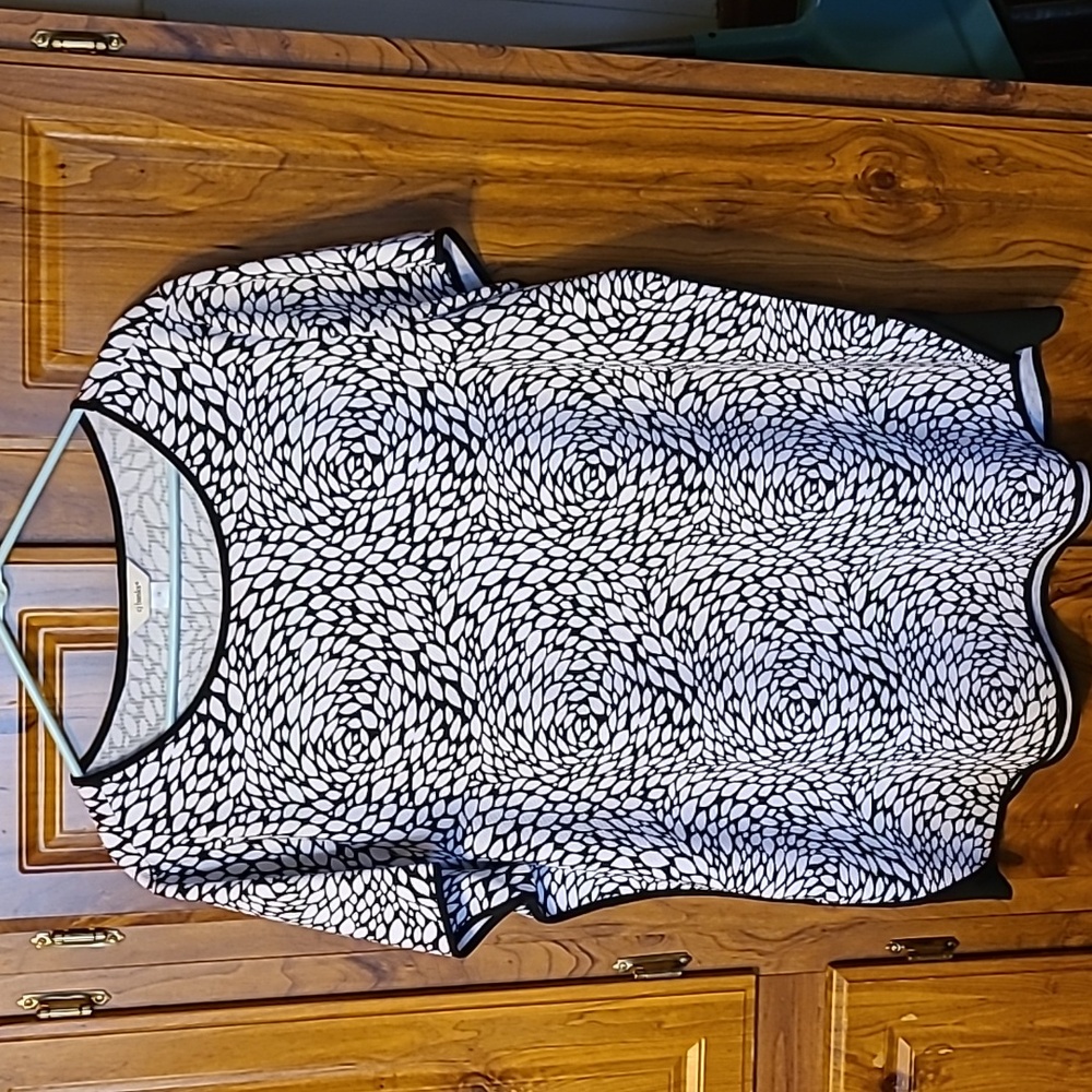 cj banks size 1X black and white top